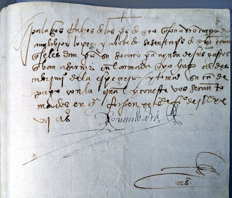 Manuscrito firmado por Hernán Cortés en el siglo XVI y devuelto por Estados Unidos a México. Foto Dpa Manuscrito firmado por Hernán Cortés en el siglo XVI y devuelto por Estados Unidos a México. Foto Dpa