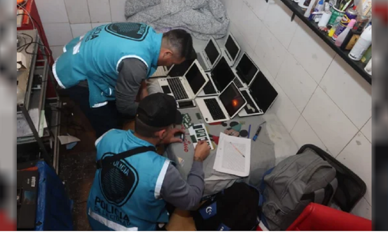 Algunas de las computadoras sustraídas Foto: NA