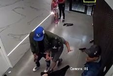 Por el robo en Villa Urquiza hay dos detenidos de nacionalidad venezolana. Foto: Captura de video Por el robo en Villa Urquiza hay dos detenidos de nacionalidad venezolana. Foto: Captura de video