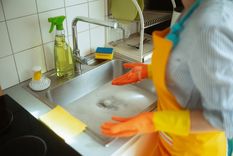 Las cañerías limpias evitan problemas mayores en la cocina. Foto: Shutterstock