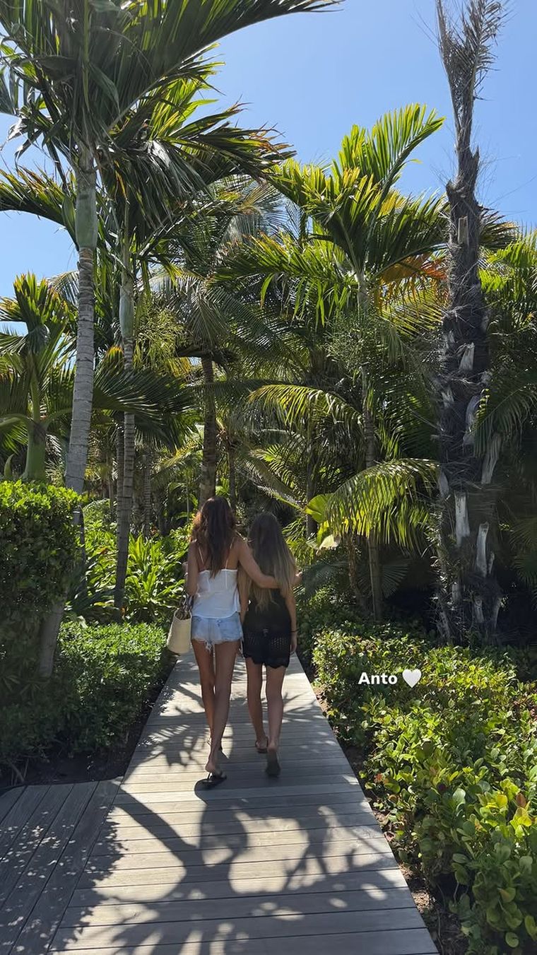 Juliana y Antonia. Juliana y Antonia.