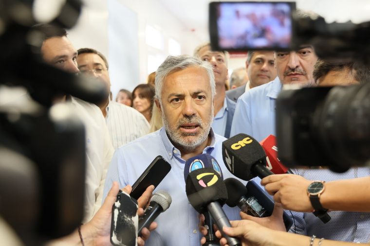 Cornejo dialogó con la prensa este sábado a la tarde en Alvear Foto: Prensa Gobierno de Mendoza