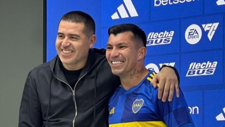 Gary Medel reveló que tuvo una pequeña conversación con Riquelme tras el sorteo de la Libertadores. Gary Medel reveló que tuvo una pequeña conversación con Riquelme tras el sorteo de la Libertadores.