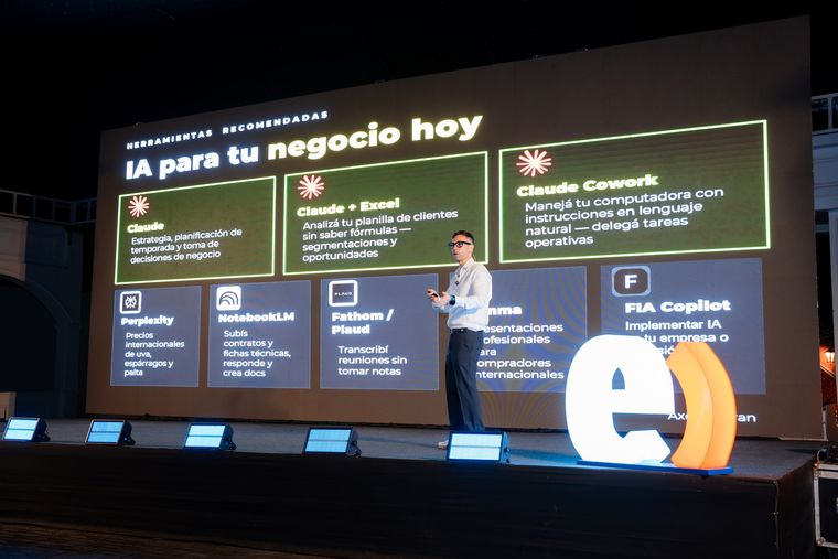 Axel Jutoran, consultor y especialista en IA para negocios. Axel Jutoran, consultor y especialista en IA para negocios.