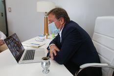 suarez se reunio con medicos y afina detalles con los intendentes