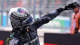 El joven piloto de Mercedes celebró en Suzuka tras una victoria que lo metió en los libros. El joven piloto de Mercedes celebró en Suzuka tras una victoria que lo metió en los libros.