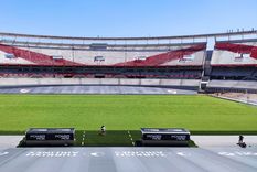 river aprovecho la ola de frio para estrenar la calefaccion del cesped del monumental