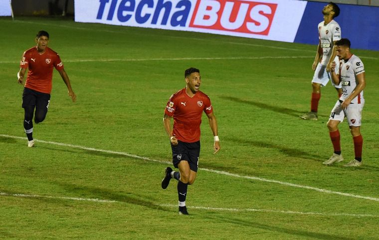 El Chaco festeja el gol del Rojo. Foto: Télam