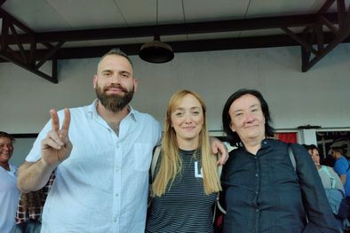 MDZol | Los referentes del movimiento Evita, Lautaro Cruciani y Nilda Giménez junto a Anabel.
