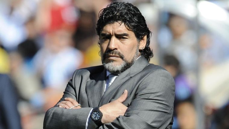 Diego Maradona cumplió uno de sus sueños al entrevistar a Chespirito. Foto: AFP
