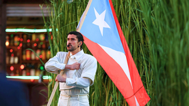 Bad Bunny se presentó en el medio tiempo del Super Bowl este domingo con un repertorio casi por completo en español.