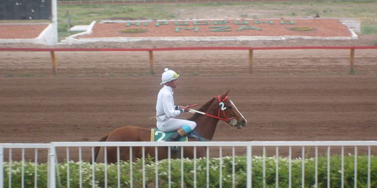 Cirilinda, tras ganar la carrera de los 1.000 metros.