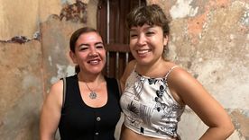 Desde que se conocieron, Jenifer de la Rosa y Ángela Rendón construyen de a poco una vida que nunca imaginaron tener como hermanas. Desde que se conocieron, Jenifer de la Rosa y Ángela Rendón construyen de a poco una vida que nunca imaginaron tener como hermanas.