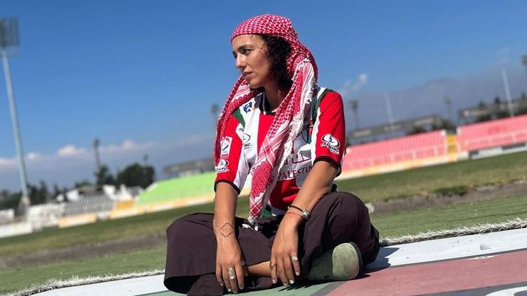 Macarena Chahuán en el estadio del Club Deportivo Palestino, en Santiago.