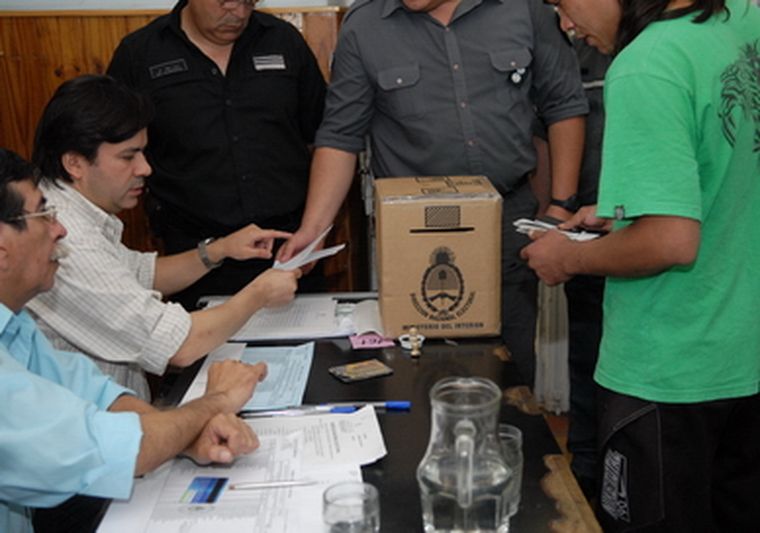 En la cárcel mendocina también se votó. Foto: Marcelo Ruiz / MDZ