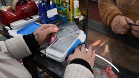A pesar de los descuentos y la financiación en cuota, continúa la caída del consumo. A pesar de los descuentos y la financiación en cuota, continúa la caída del consumo.
