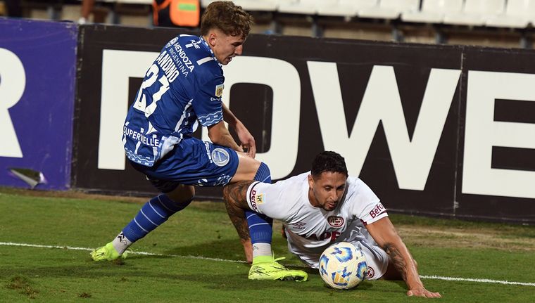 Godoy Cruz y Lanús no se sacaron diferencias en un choque con final dramático. Foto: ALF PONCE MERCADO / MDZ
