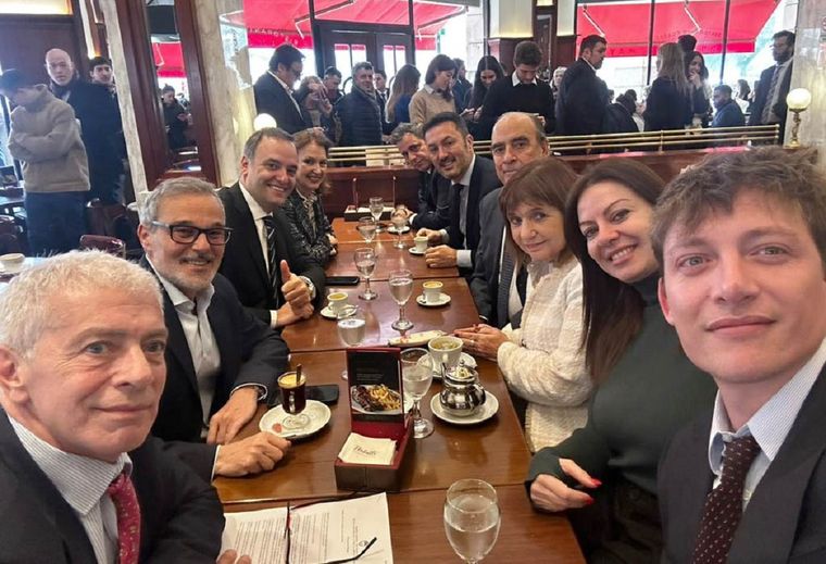 Guillermo Francos y parte del Gabinete en la reunión informal Foto: Noticias Argentinas