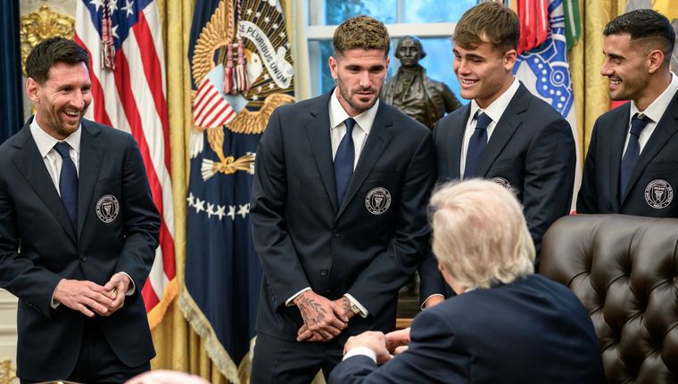 La frase de De Paul frente a Trump y Messi que hizo reír a todos y dejó una escena viral en la Casa Blanca.&nbsp;