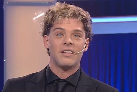 El joven debutó oficialmente en la conducción. Foto: captura de video/ América TV. El joven debutó oficialmente en la conducción. Foto: captura de video/ América TV.