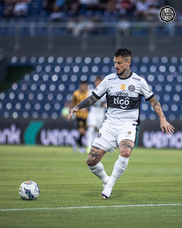 Benedetto salió a bancar a un futbolista clave de River. Foto: @elClubOlimpia