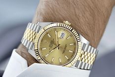 La suba del oro en las últimas semanas también se tradujo en los valores de bienes de lujo como relojes de alta gama, incluso en el mercado de usados. Foto: GQ México - www.gq.com.mx