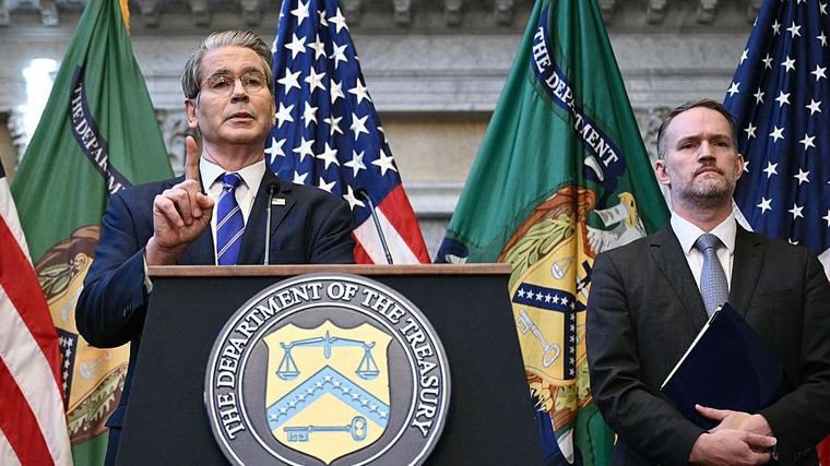El secretario del Tesoro, Scott Bessent, aquí acompañado por Jamieson Greer, dio un mensaje hacia el contribuyente norteamericano.