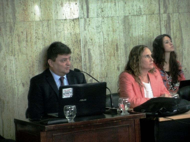 Pablo Salinas y Viviana Beigel, la querella del MEDH. Foto: https://juiciosmendoza8.wordpress.com/