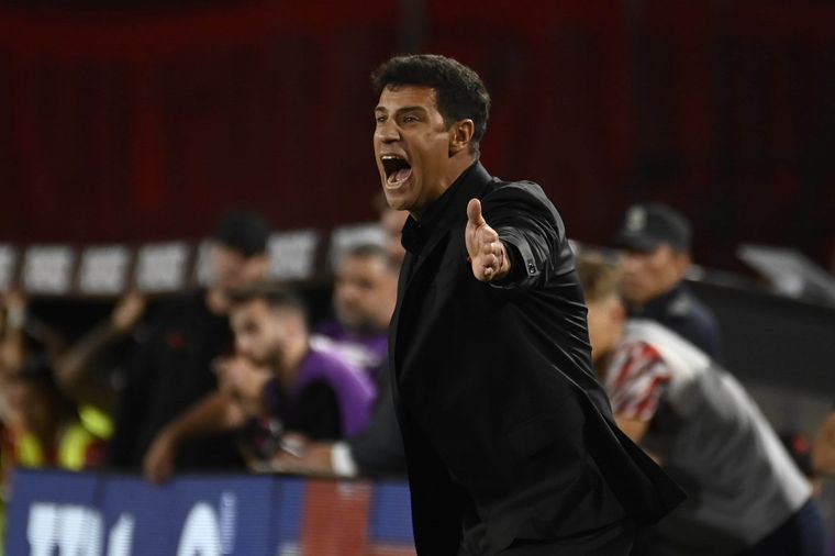 Luego de la goleada 3-0 que recibió el Fortín ante Independiente, el entrenador tomó una decisión. Foto: FotoBaires