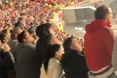 video inedito: asi reaccionaron los hinchas de river a las bengalas marinas en pleno partido