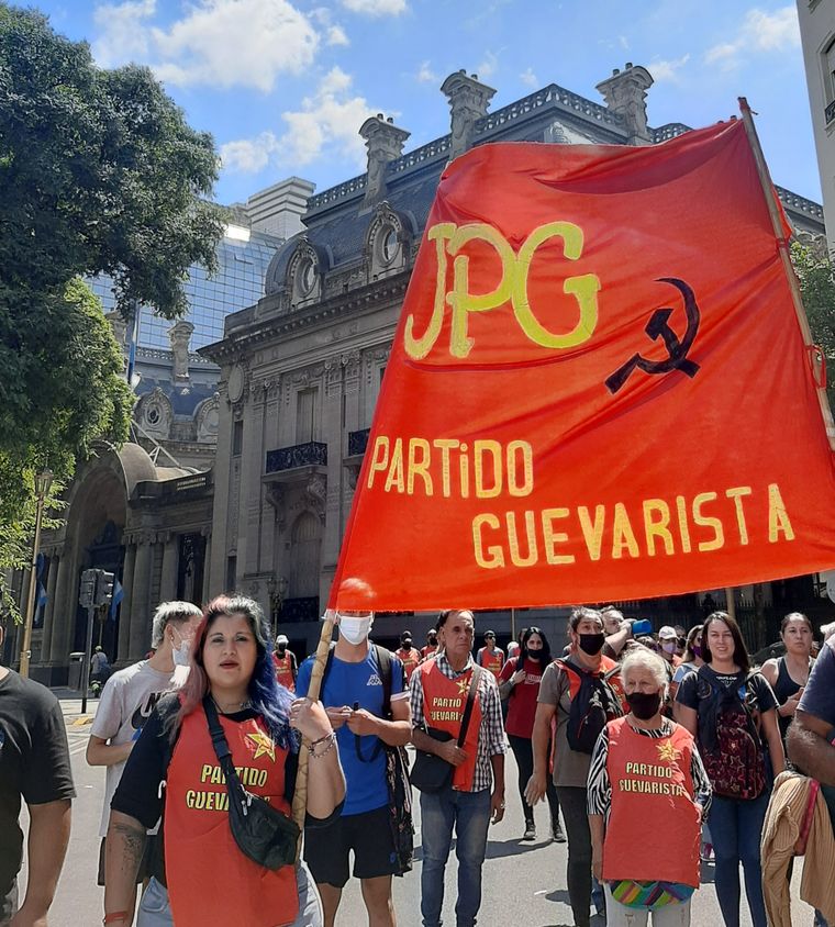 Un centenar de personas del Partido guevarista se manifestaron delante de Cancillería contra la posición del Gobierno ante la invasión a Ucrania