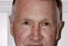 Según el relato de la mujer, su padre era un asesino serial