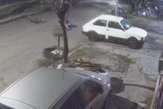 Delincuentes balearon a un hombre en Tres de Febrero, en la provincia de Buenos Aires Foto: Captura de video Delincuentes balearon a un hombre en Tres de Febrero, en la provincia de Buenos Aires Foto: Captura de video