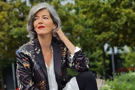 Hoy nos inspiramos en Carmen Gimeno, la influencer mayor de 50 años que enamora con sus looks Foto: Uppers