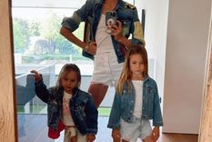 El destacado estilo de Carla Pereyra y sus pequeñas hijas Foto: Instagram
