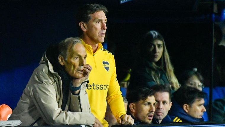 Miguel Ángel Russo observa atento el partido de Boca-Unión, por la segunda fecha del Clausura.