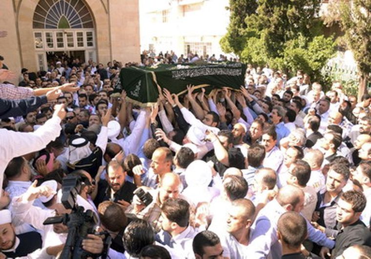 El funeral de Mechaal Tamo fue masivo. Foto: efe