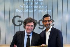 Luego de la reunión, Milei publicó la foto con el CEO de Google y el cuadro recibido de Piazzolla Luego de la reunión, Milei publicó la foto con el CEO de Google y el cuadro recibido de Piazzolla