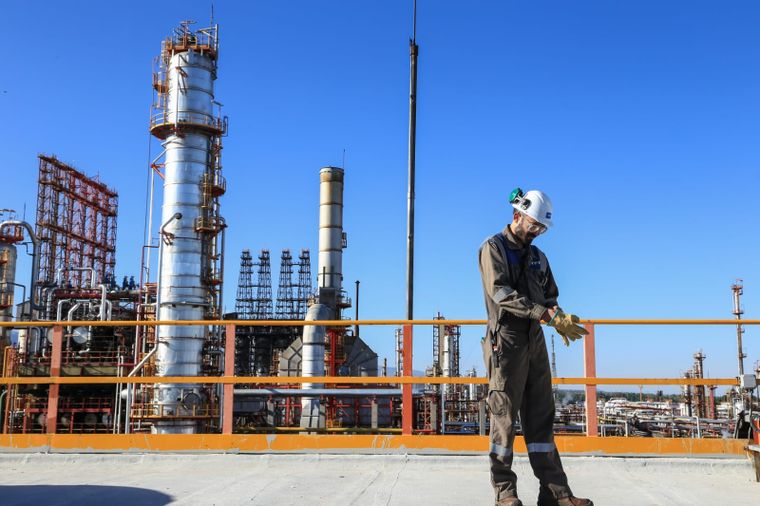 La refinería de Luján de Cuyo produce combustibles que se distribuyen en 14 provincias. Foto: Gentileza YPF