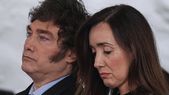 En una nueva muestra de ruptura, Javier Milei y Victoria Villarruel viajarán por separado a Tucumán por los festejos del 9 de julio. En una nueva muestra de ruptura, Javier Milei y Victoria Villarruel viajarán por separado a Tucumán por los festejos del 9 de julio.