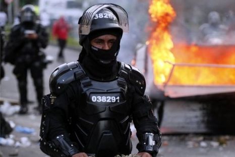 Las protestas contra la violencia policial generaron más violencia. Foto: EPA