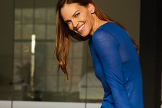 Hilary Swank es conocida por fomentar la adopción de perros. Foto: Instagram @hilaryswank