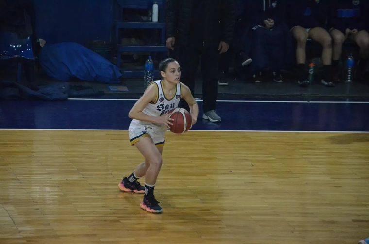 San José ganó el clásico y llevó la definición del básquet a un tercer partido. Foto: Salto Inicial