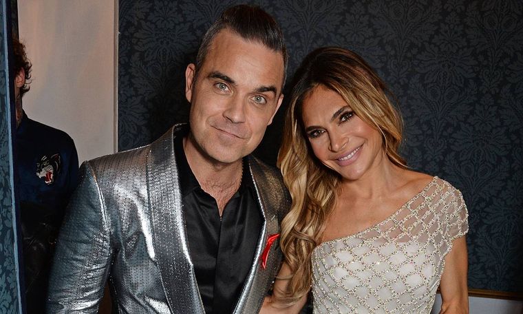 Robbie junto a su mujer Ayla Fields.