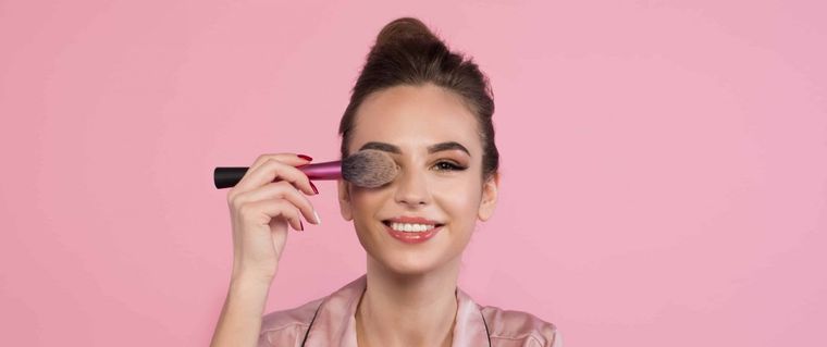 Descubre porque el iluminador se ha convertido en el makeup que todas las mujeres aman