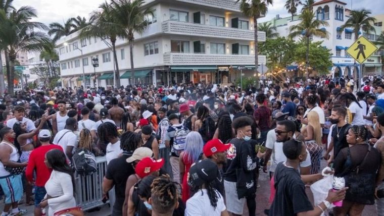Miami Beach se vio desbordada de gente este fin de semana. Foto: EPA