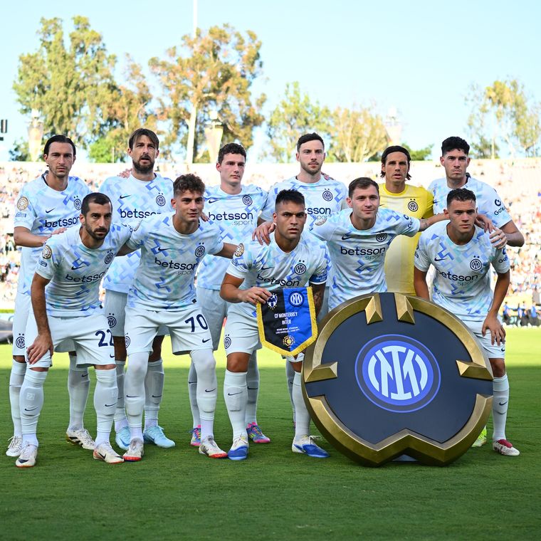 El compañero de Lautaro Martínez estalló luego de que un fanático con la camiseta de Paris Saint-Germain le recordara la final de la Champions League.
