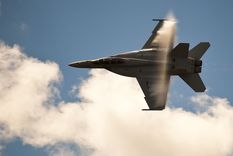 La aparición de los cazas en el Golfo de Venezuela corresponde al reposicionamiento de un portaaviones. La aparición de los cazas en el Golfo de Venezuela corresponde al reposicionamiento de un portaaviones.