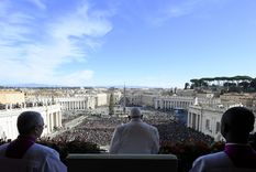 El papa recordó también a todos los niños que sufren por la guerra y el hambre a los ancianos, obligados muchas veces a vivir en condiciones de soledad y abandono. Foto: EFE