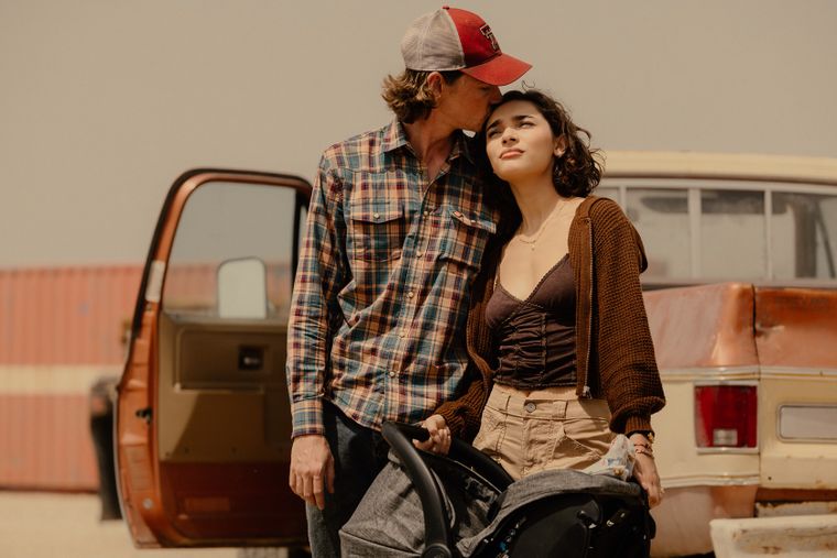 Cooper (Jacob Lofland) y Ariana (Paulina Chavez), juntos en la segunda entrega de Landman. Cooper (Jacob Lofland) y Ariana (Paulina Chavez), juntos en la segunda entrega de Landman.